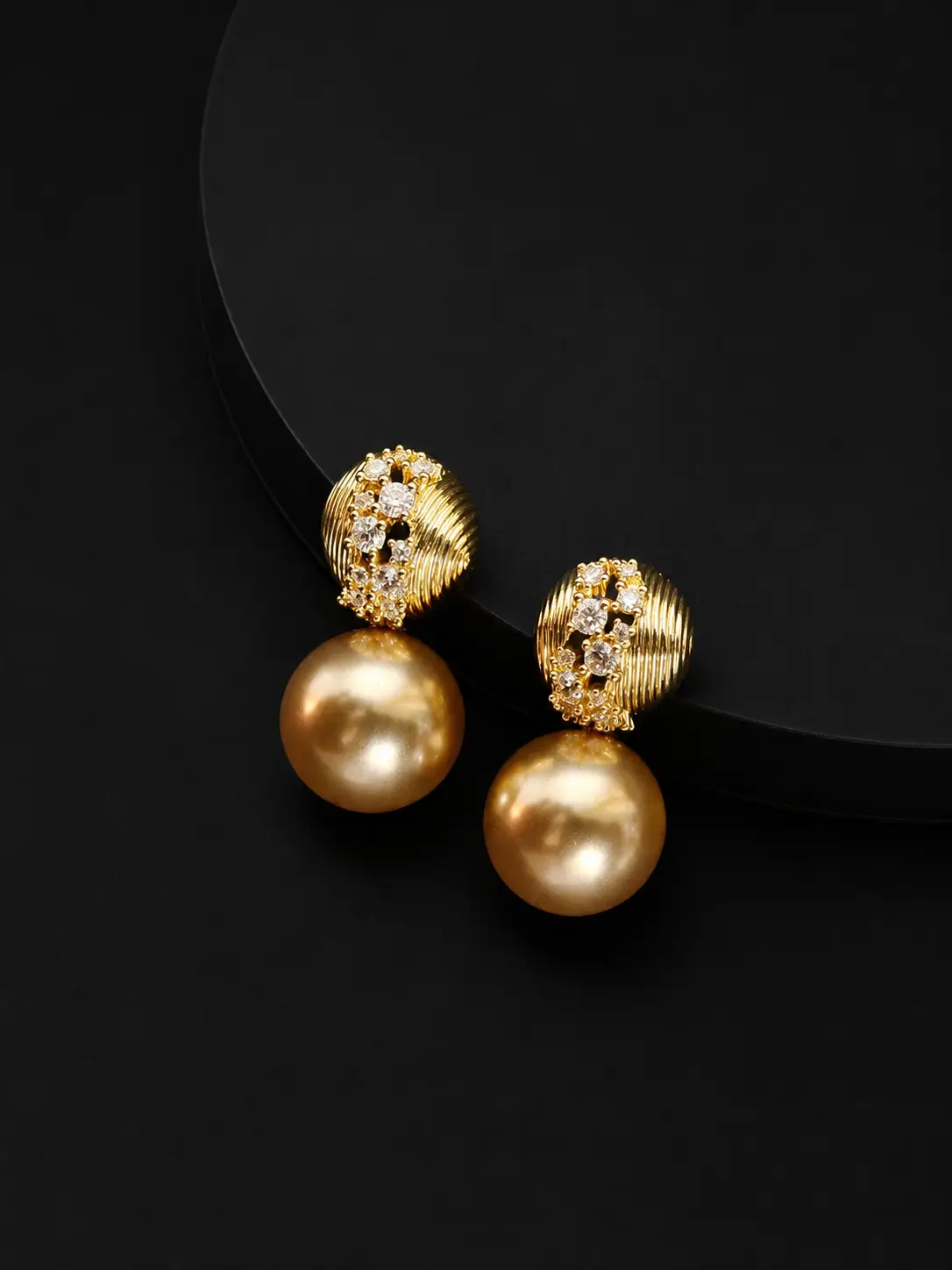 Aurélia Pearl Drop Earrings - Image 2